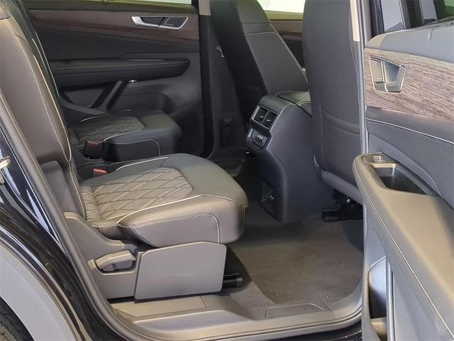 Photo of 2025 Deep Black Pearl Effect Volkswagen Atlas