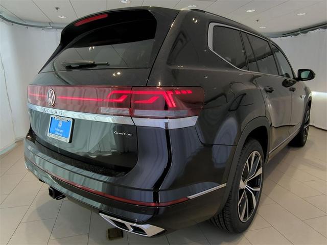 Photo of 2025 Deep Black Pearl Effect Volkswagen Atlas