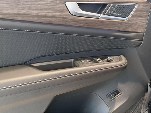 Photo of 2025 Deep Black Pearl Effect Volkswagen Atlas