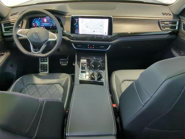 Photo of 2025 Deep Black Pearl Effect Volkswagen Atlas