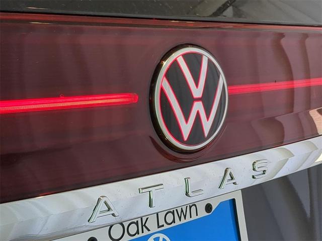 Photo of 2025 Deep Black Pearl Effect Volkswagen Atlas