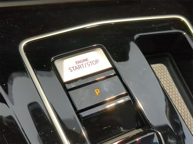 Photo of 2025 Opal White Pearl Effect Volkswagen Golf GTI