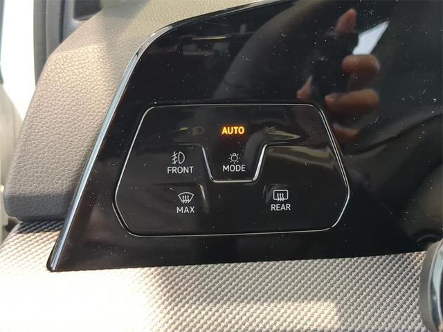 Photo of 2025 Opal White Pearl Effect Volkswagen Golf GTI