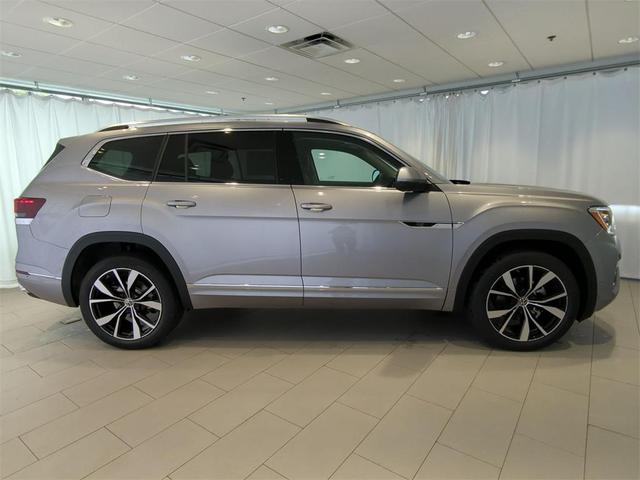 Photo of 2025 Silver Mist Metallic Volkswagen Atlas