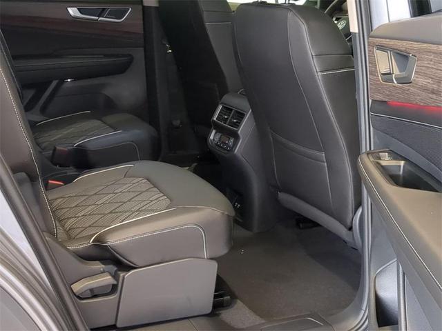 Photo of 2025 Silver Mist Metallic Volkswagen Atlas