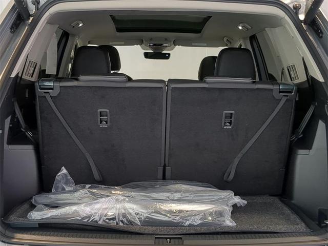 Photo of 2025 Silver Mist Metallic Volkswagen Atlas