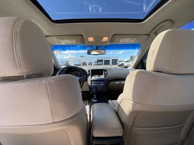 Photo of 2014 Pearl White Nissan Maxima