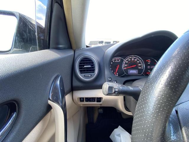 Photo of 2014 Pearl White Nissan Maxima