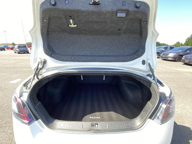 Photo of 2014 Pearl White Nissan Maxima