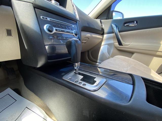 Photo of 2014 Pearl White Nissan Maxima