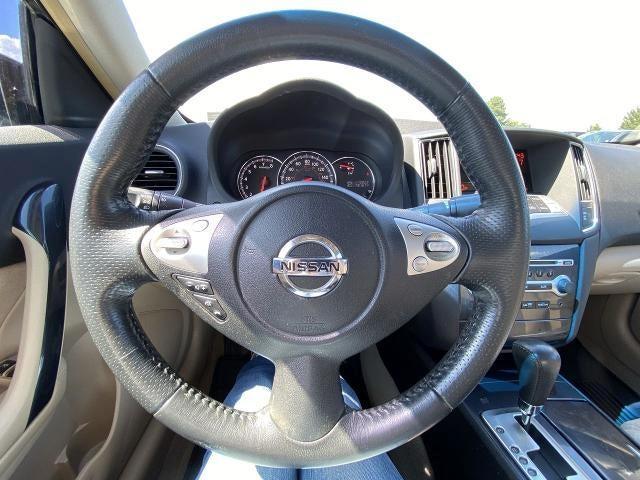 Photo of 2014 Pearl White Nissan Maxima