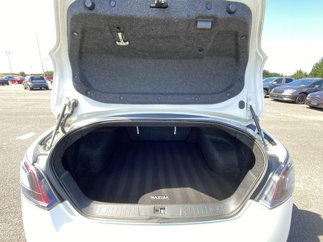Photo of 2014 Pearl White Nissan Maxima