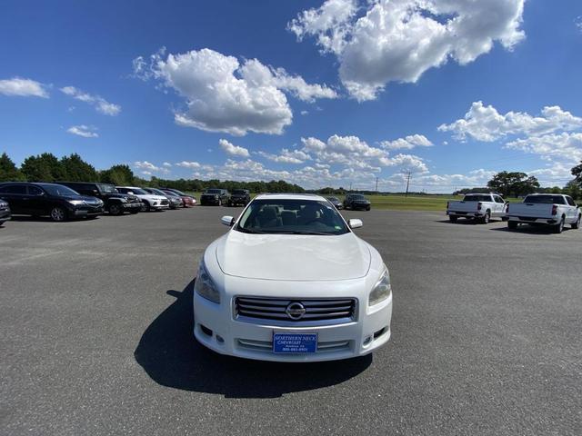 Photo of 2014 Pearl White Nissan Maxima
