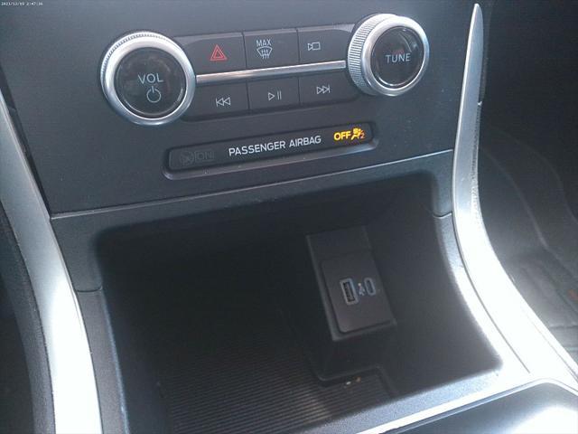 Photo of 2023 Oxford White Ford Edge