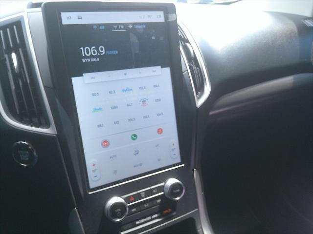 Photo of 2023 Oxford White Ford Edge