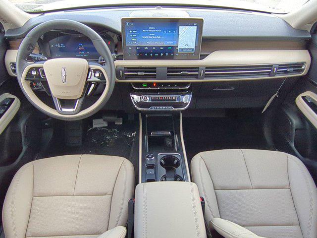 Photo of 2025 White Lincoln Corsair
