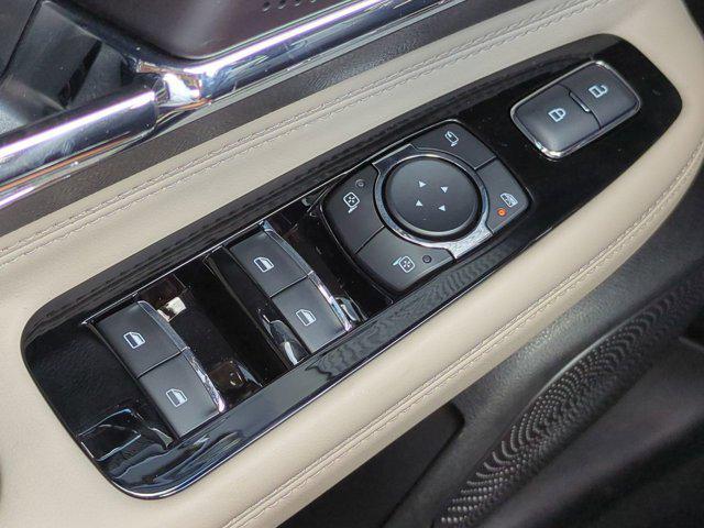 Photo of 2025 White Lincoln Corsair