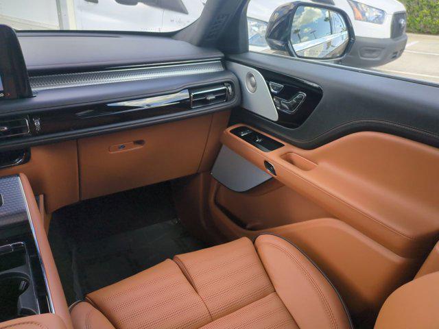 Photo of 2025 Harbor Gray Lincoln Aviator