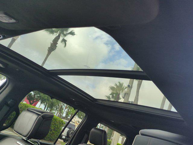 Photo of 2023 Diamond Black Crystal Pearlcoat Jeep Grand Wagoneer