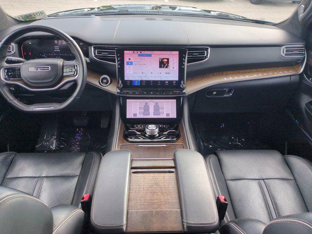 Photo of 2023 Diamond Black Crystal Pearlcoat Jeep Grand Wagoneer