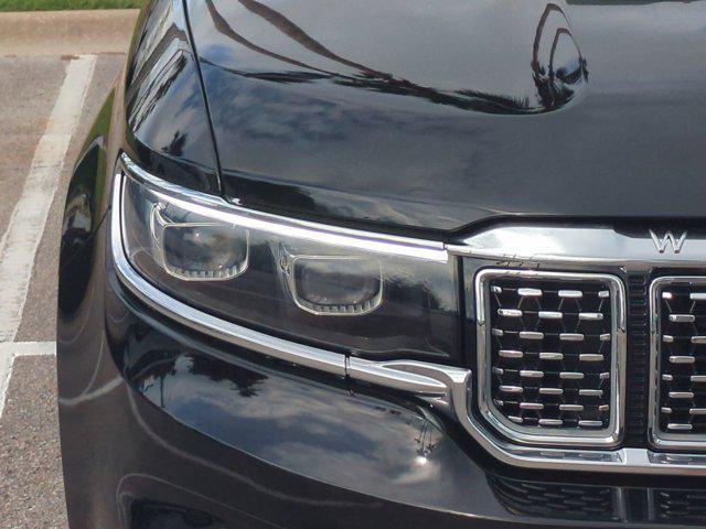 Photo of 2023 Diamond Black Crystal Pearlcoat Jeep Grand Wagoneer
