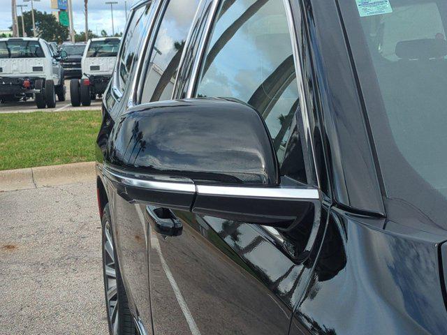 Photo of 2023 Diamond Black Crystal Pearlcoat Jeep Grand Wagoneer