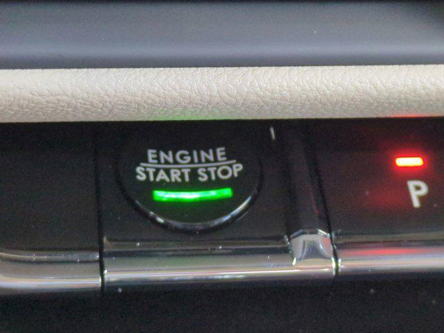 Photo of 2025 White Lincoln Corsair
