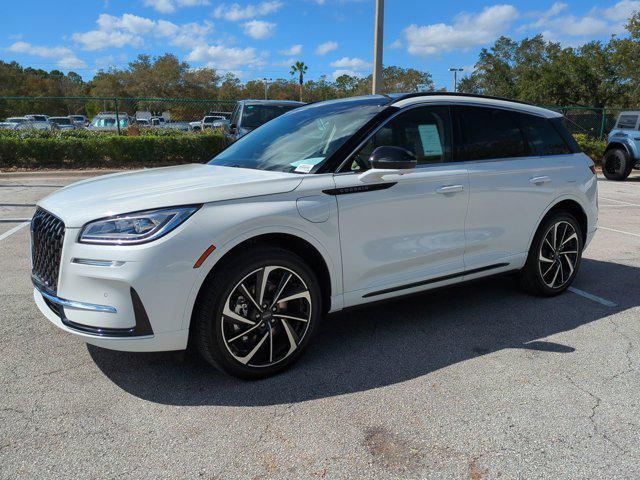 Photo of 2025 White Lincoln Corsair