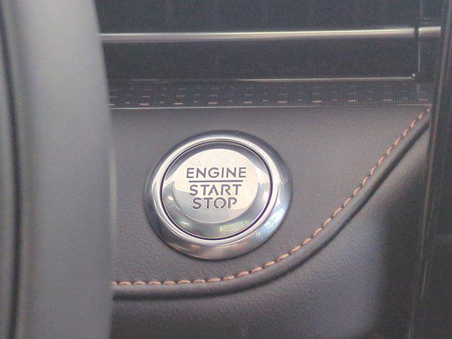 Photo of 2025 White Platinum Lincoln Nautilus