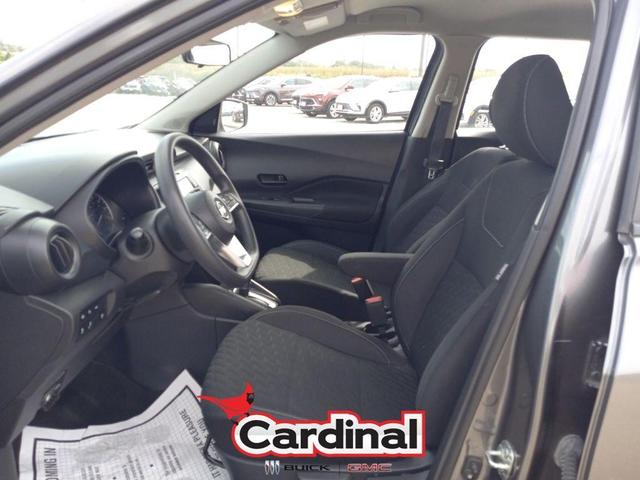 Photo of 2021 Gun Metallic Nissan Kicks