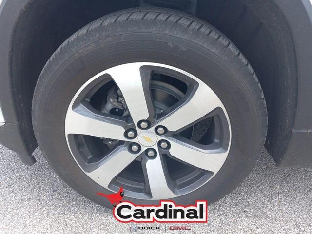 Photo of 2021 Summit White Chevrolet Traverse