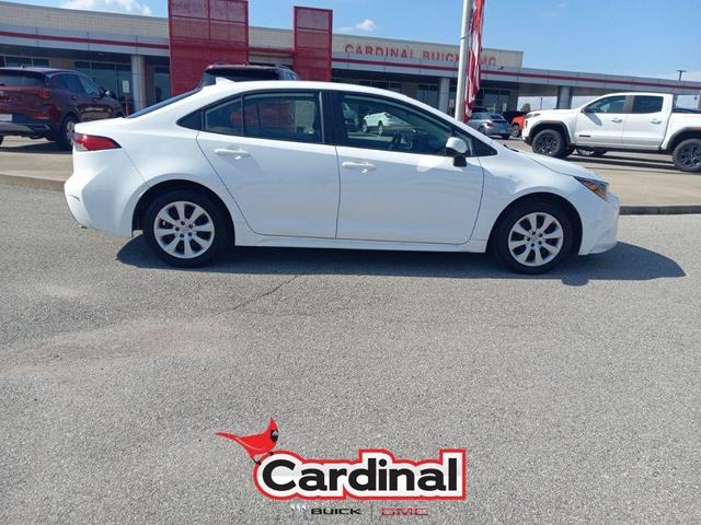 Photo of 2024 White Toyota Corolla