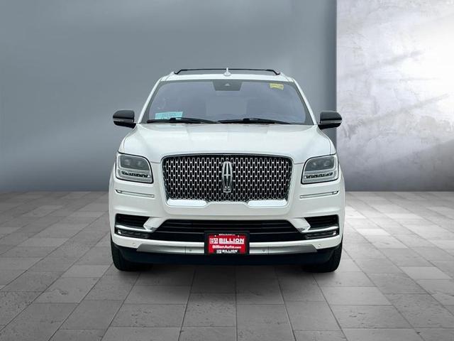 Photo of 2019 White Lincoln Navigator