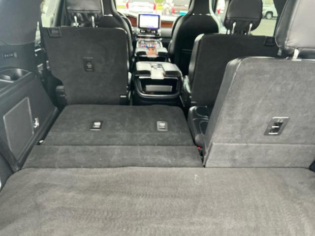 Photo of 2019 White Lincoln Navigator