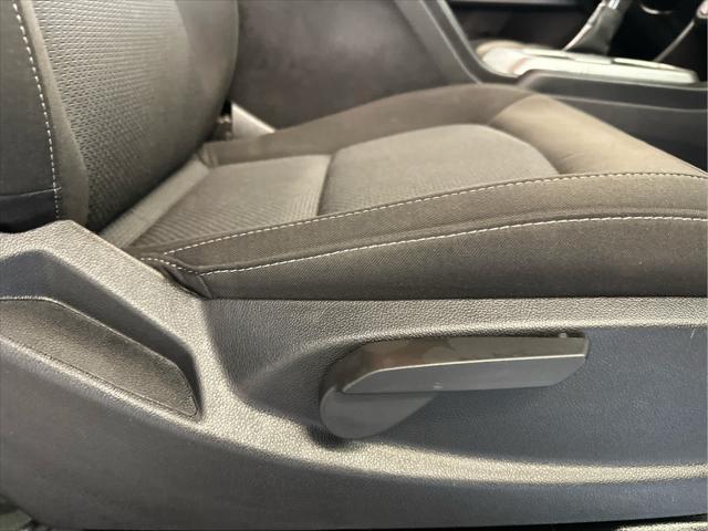 Photo of 2022 Summit White Chevrolet Colorado