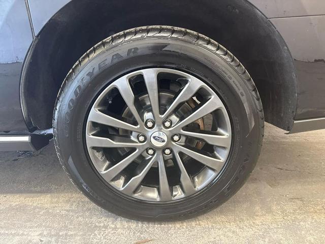Photo of 2021 Agate Black Metallic Ford Expedition Max