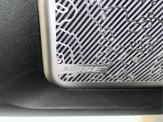 Photo of 2025 Interstellar White GMC HUMMER EV SUV