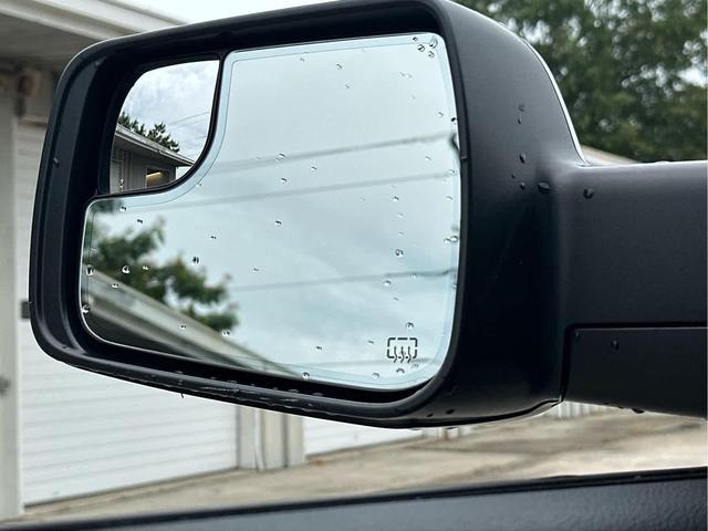 Photo of 2022 Diamond Black Crystal Pearlcoat RAM 1500