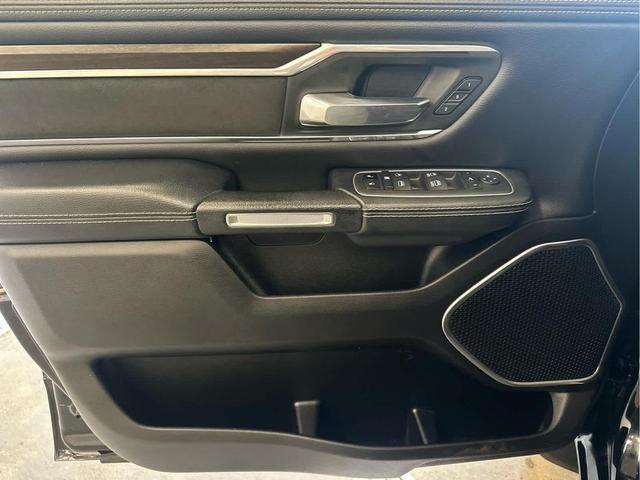 Photo of 2022 Diamond Black Crystal Pearlcoat RAM 1500
