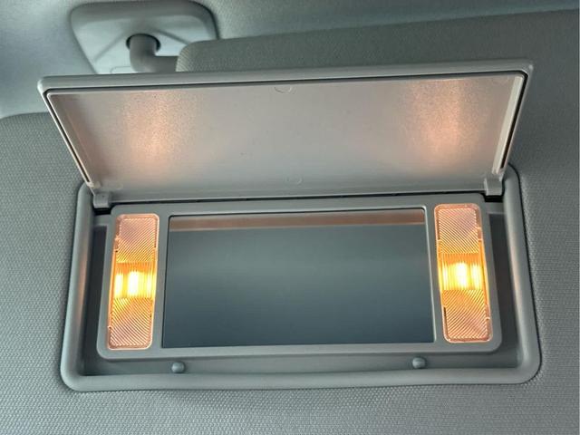Photo of 2022 Diamond Black Crystal Pearlcoat RAM 1500