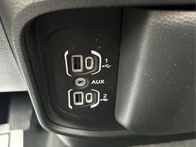 Photo of 2022 Diamond Black Crystal Pearlcoat RAM 1500