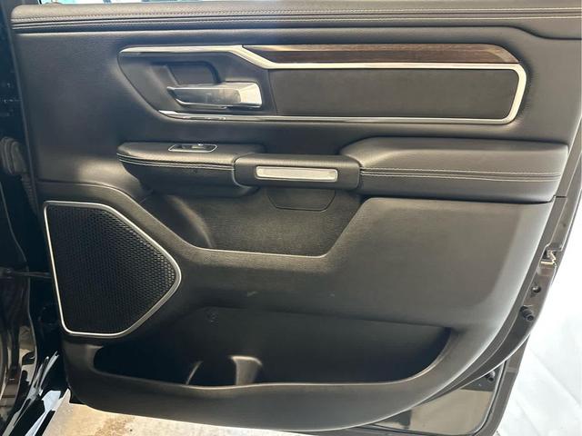 Photo of 2022 Diamond Black Crystal Pearlcoat RAM 1500