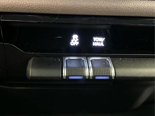 Photo of 2022 Diamond Black Crystal Pearlcoat RAM 1500