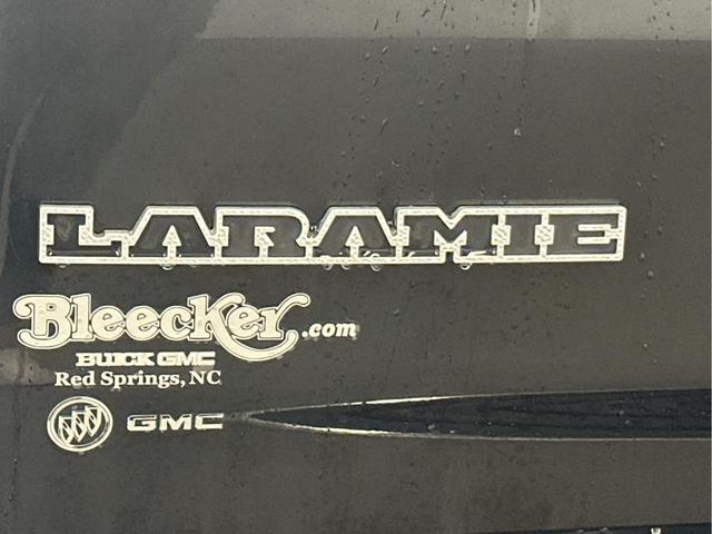 Photo of 2022 Diamond Black Crystal Pearlcoat RAM 1500
