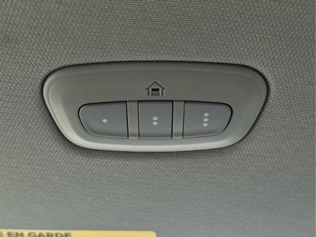 Photo of 2022 Diamond Black Crystal Pearlcoat RAM 1500