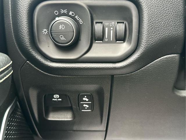 Photo of 2022 Diamond Black Crystal Pearlcoat RAM 1500