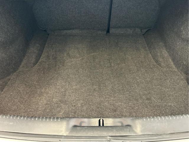 Photo of 2022 Bright White Clearcoat Chrysler 300