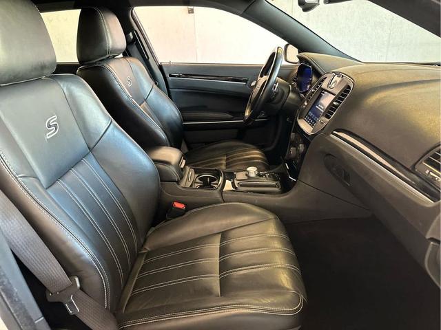 Photo of 2022 Bright White Clearcoat Chrysler 300