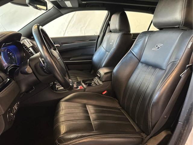 Photo of 2022 Bright White Clearcoat Chrysler 300