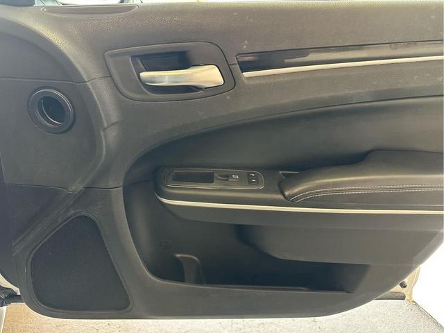 Photo of 2022 Bright White Clearcoat Chrysler 300